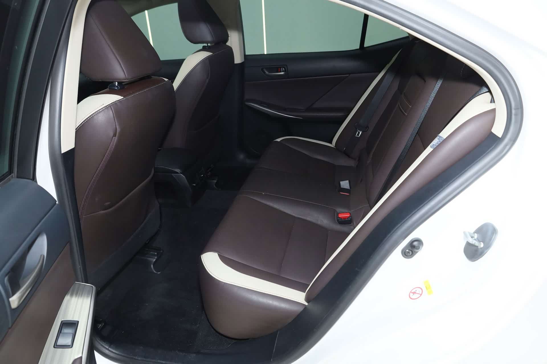 Lexus IS, 2017 14