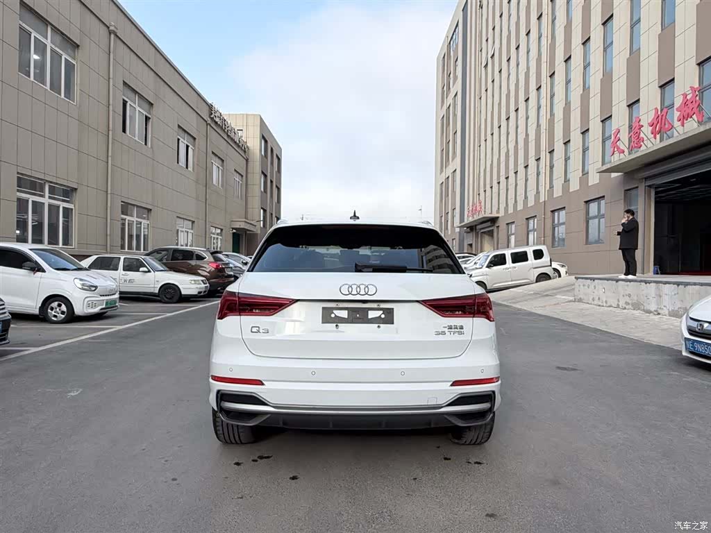 Audi Q3, 2022 все фото