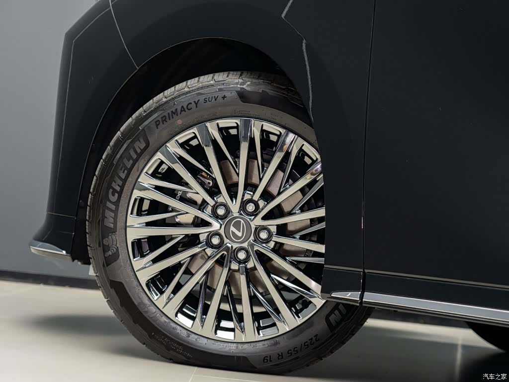Lexus LM, 2026 6