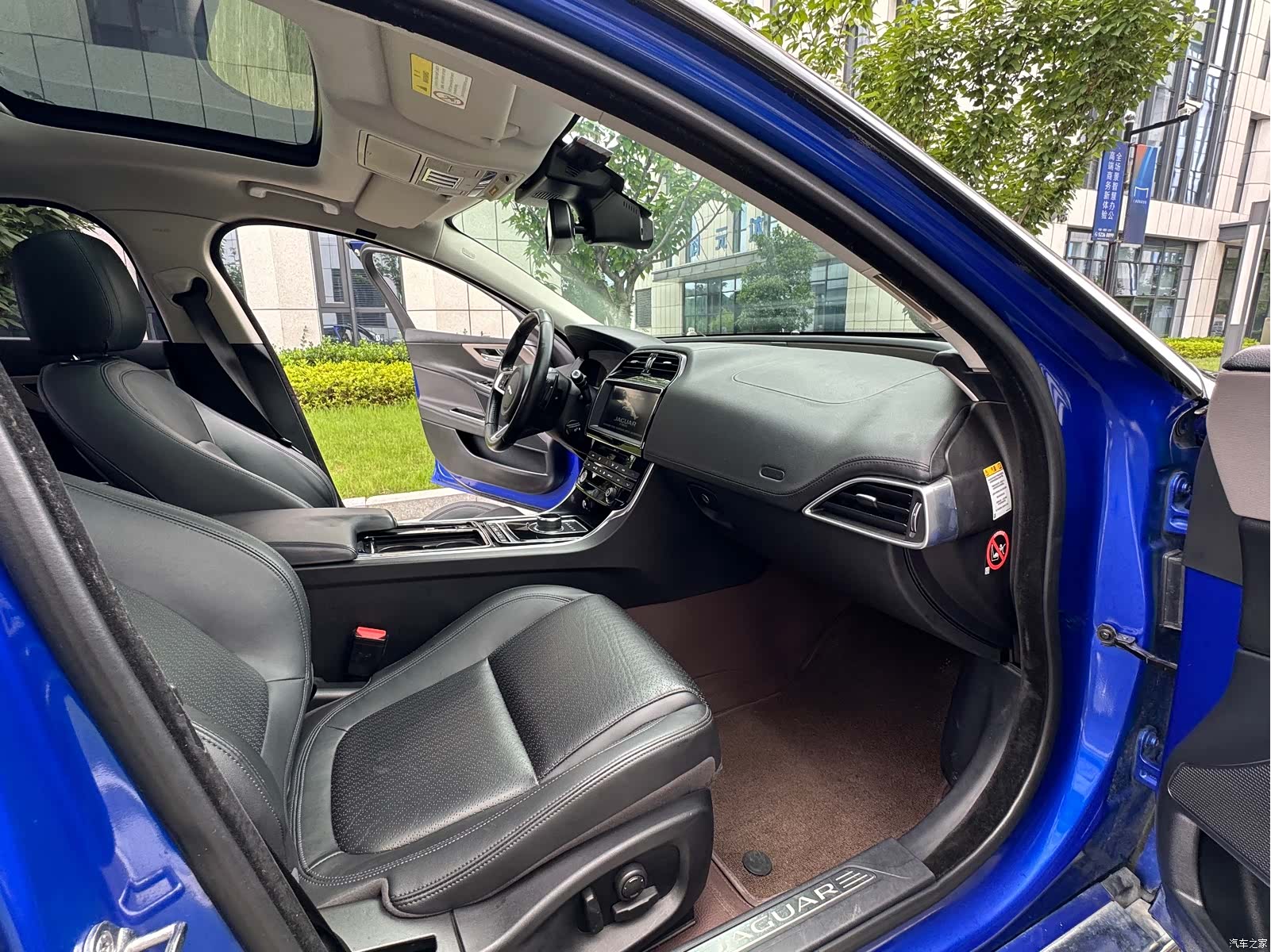 Land Rover XEL, 2019 8
