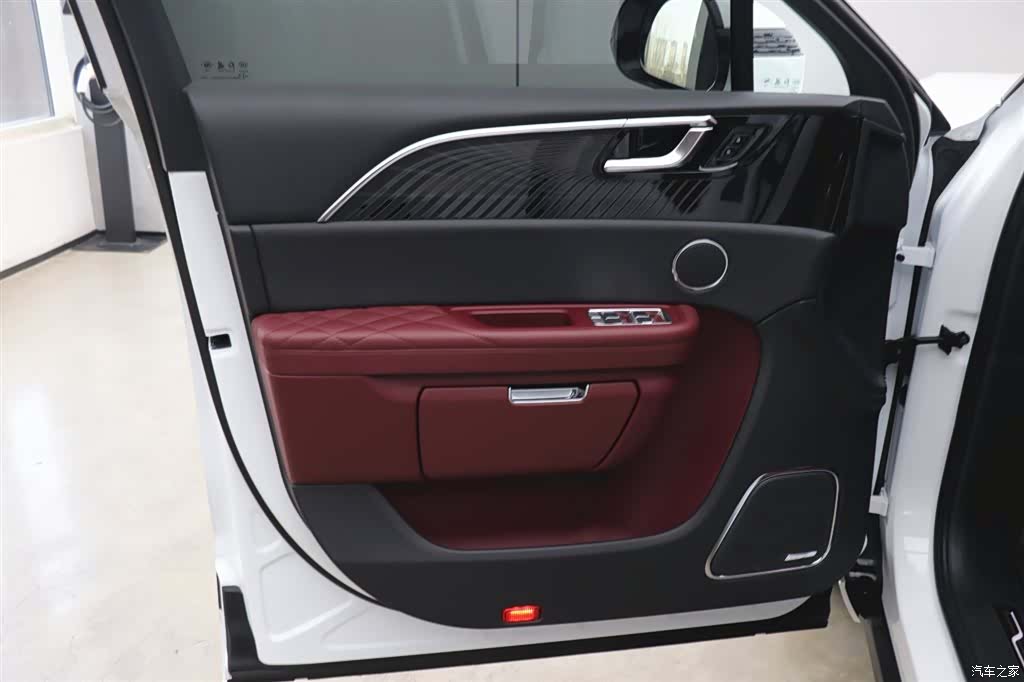 Hongqi E-HS9, 2023 10
