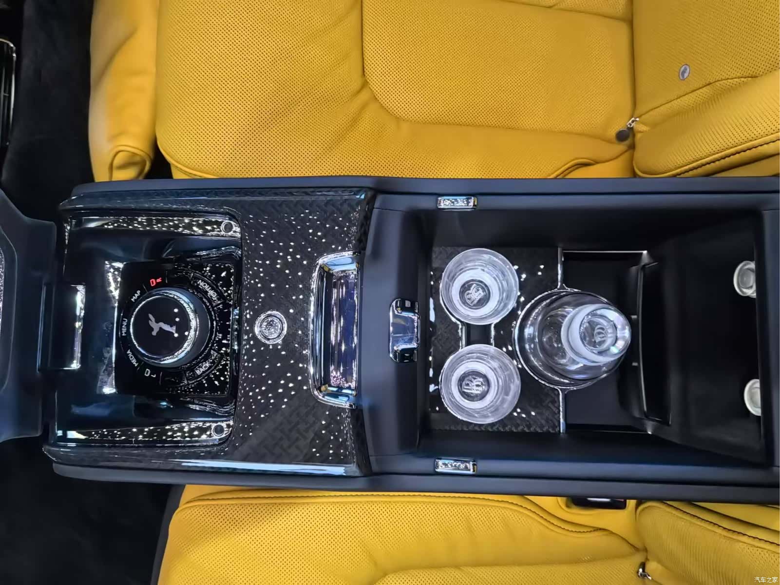 Rolls-Royce Cullinan, 1900 10
