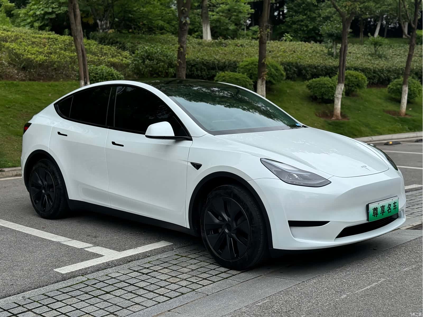 Tesla Model Y, 2024 4