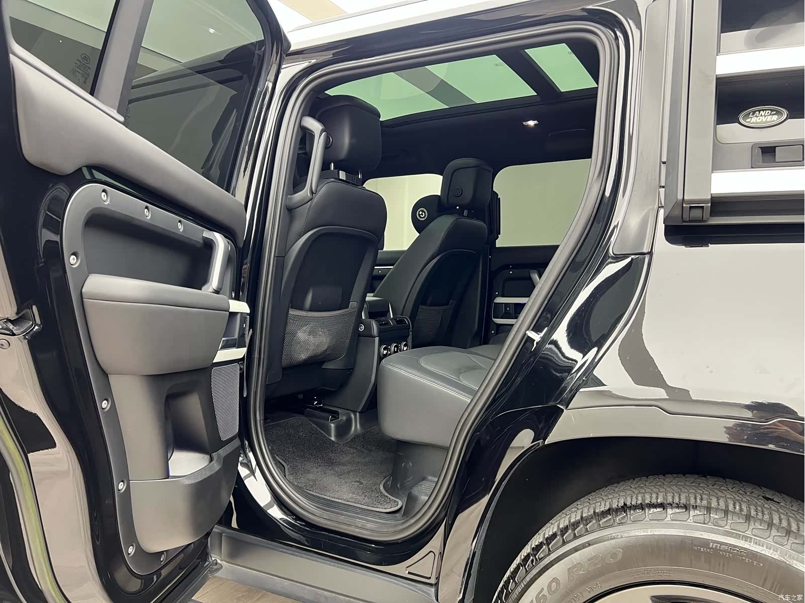 Land Rover Defender, 2022 11