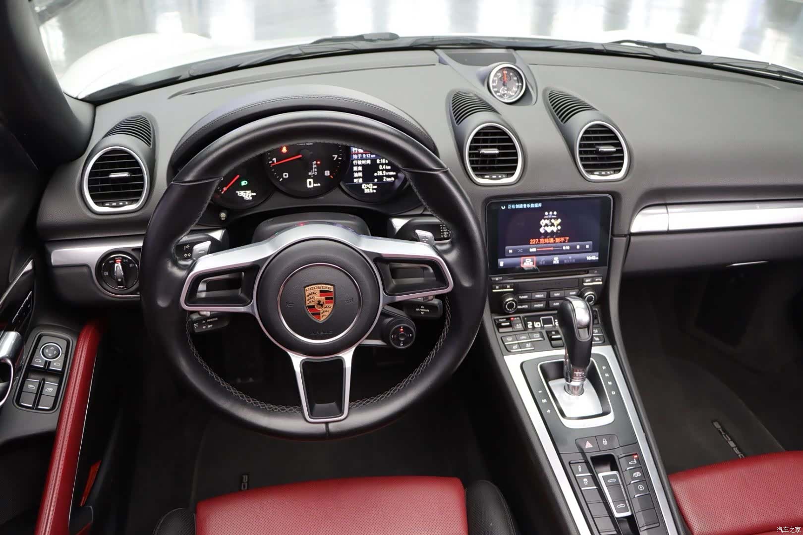 Porsche Boxster, 2018 все фото