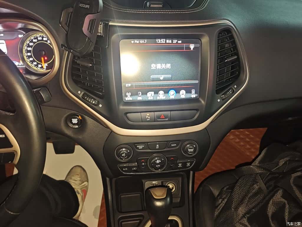 Jeep Cherokee, 2017 13