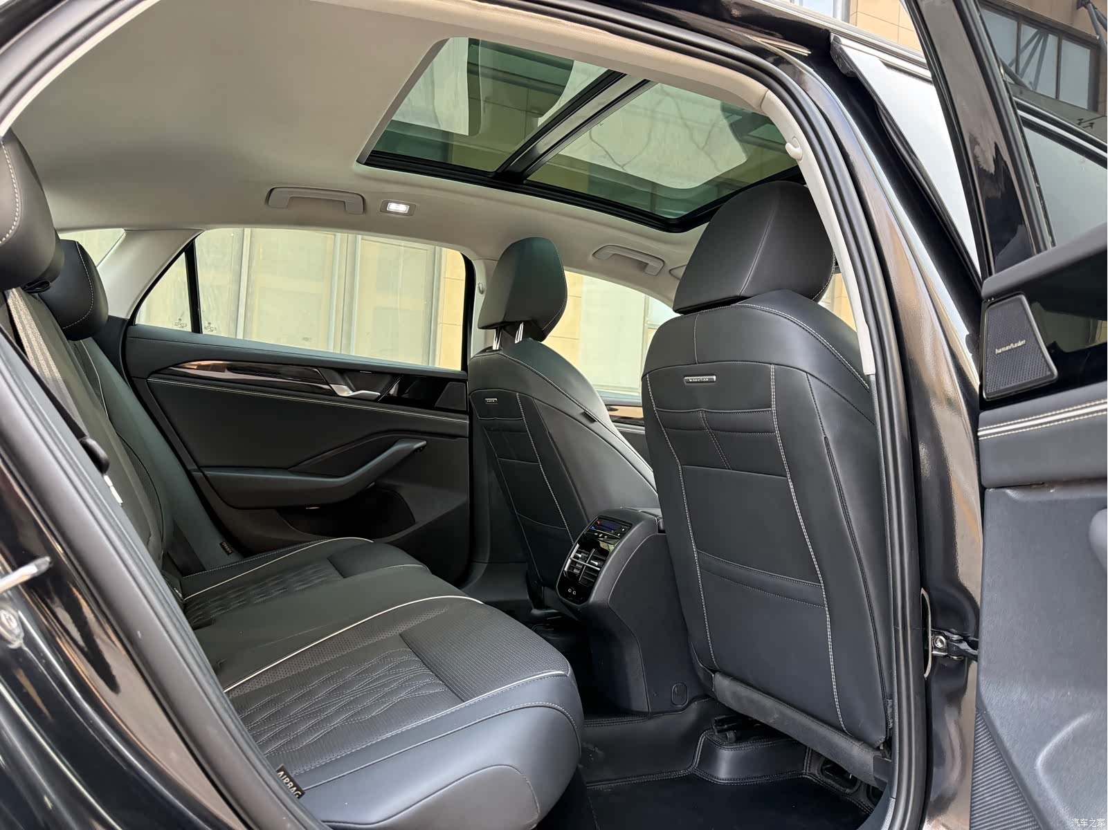 Volkswagen Magotan, 2025 19
