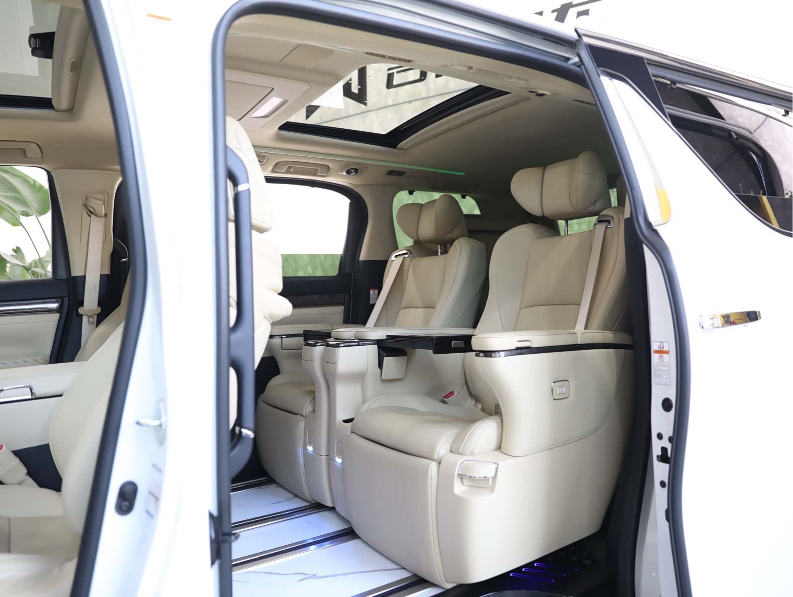 Toyota Vellfire, 2023 13