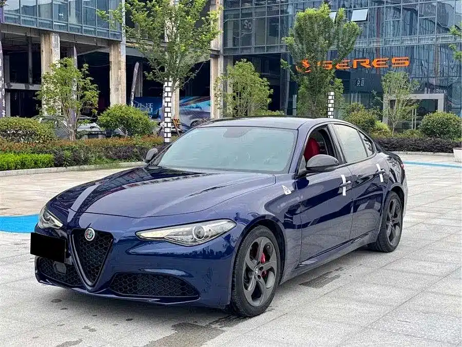 Alfa Romeo Giulia Alfa Romeo Giulia
