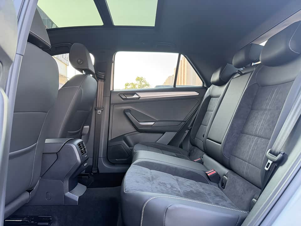 Volkswagen T-ROC exploring Songs