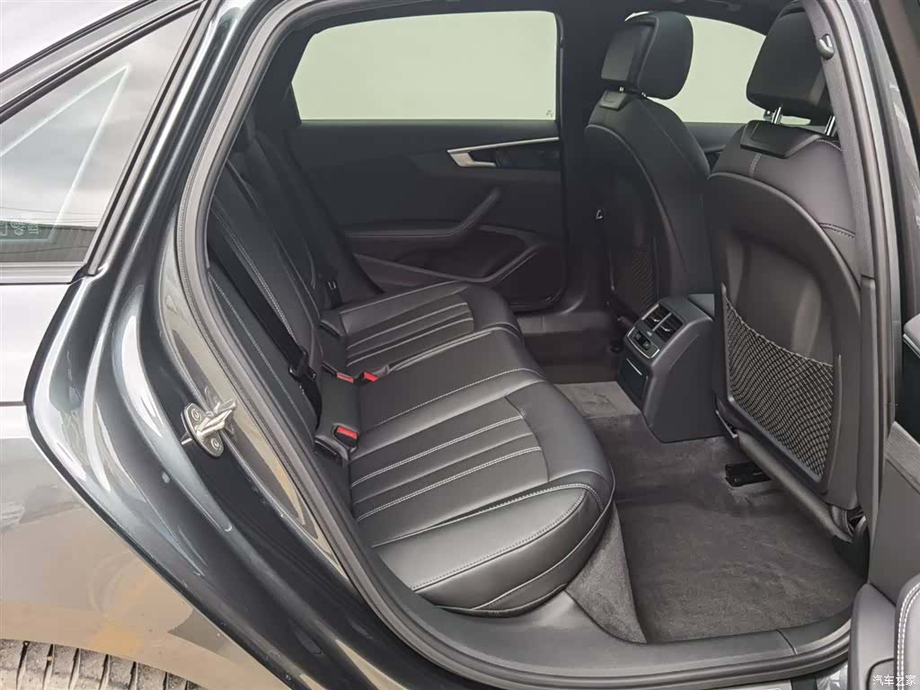 Audi A4L, 2023 27
