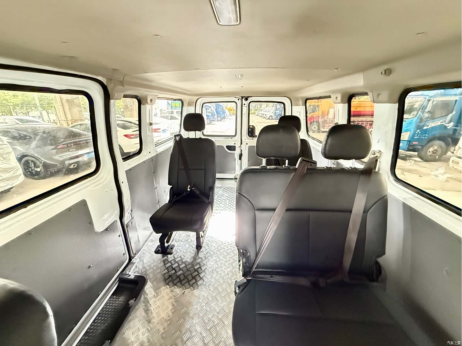 Maxus V80, 2023 17