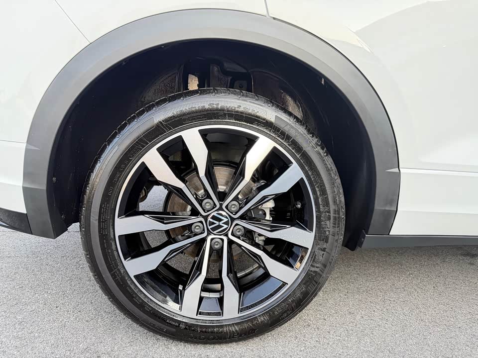 Volkswagen T-ROC exploring Songs