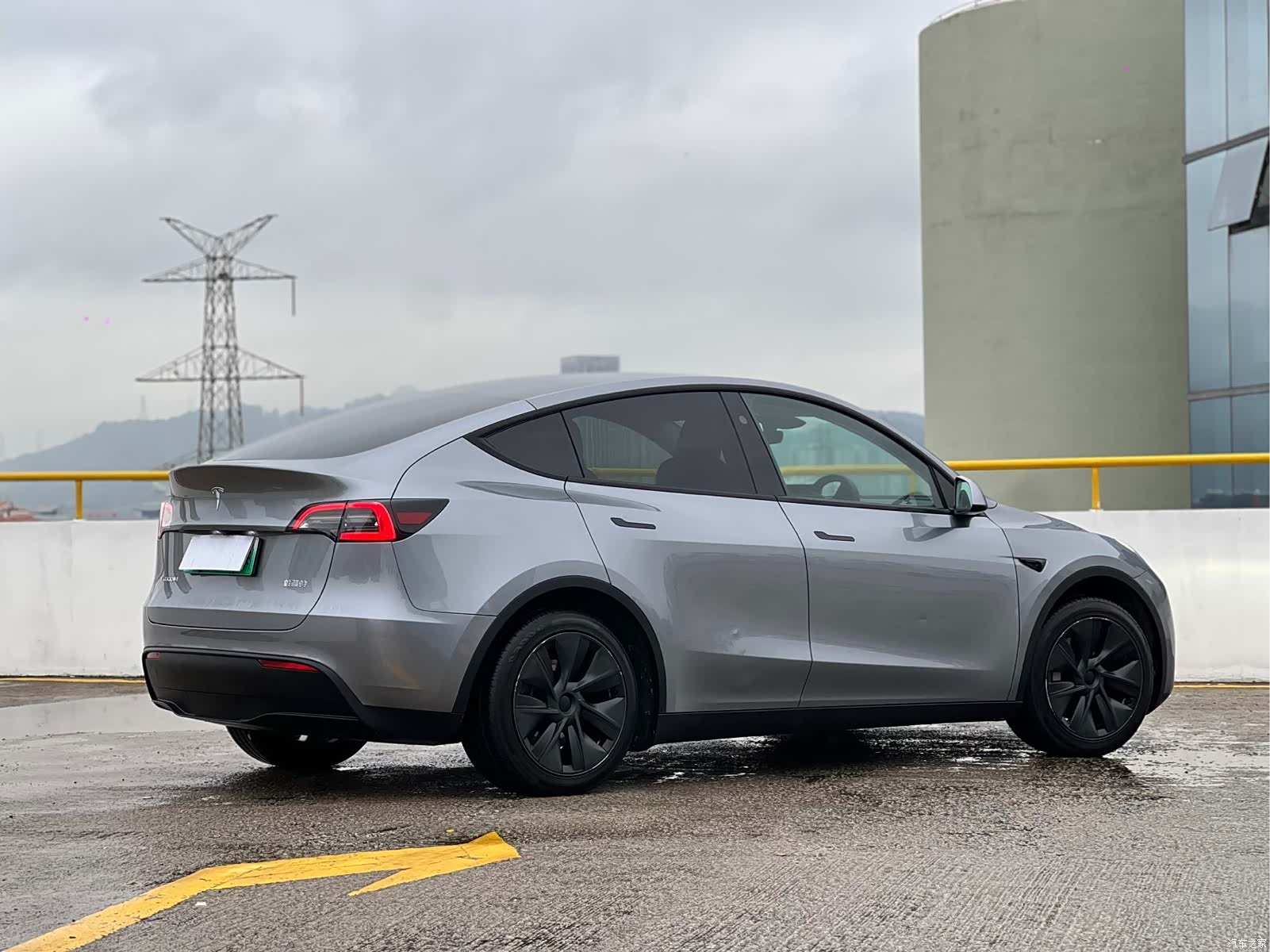 Tesla Model Y, 2024 6