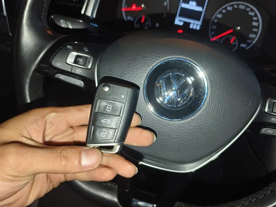 Volkswagen T-ROC exploring Songs