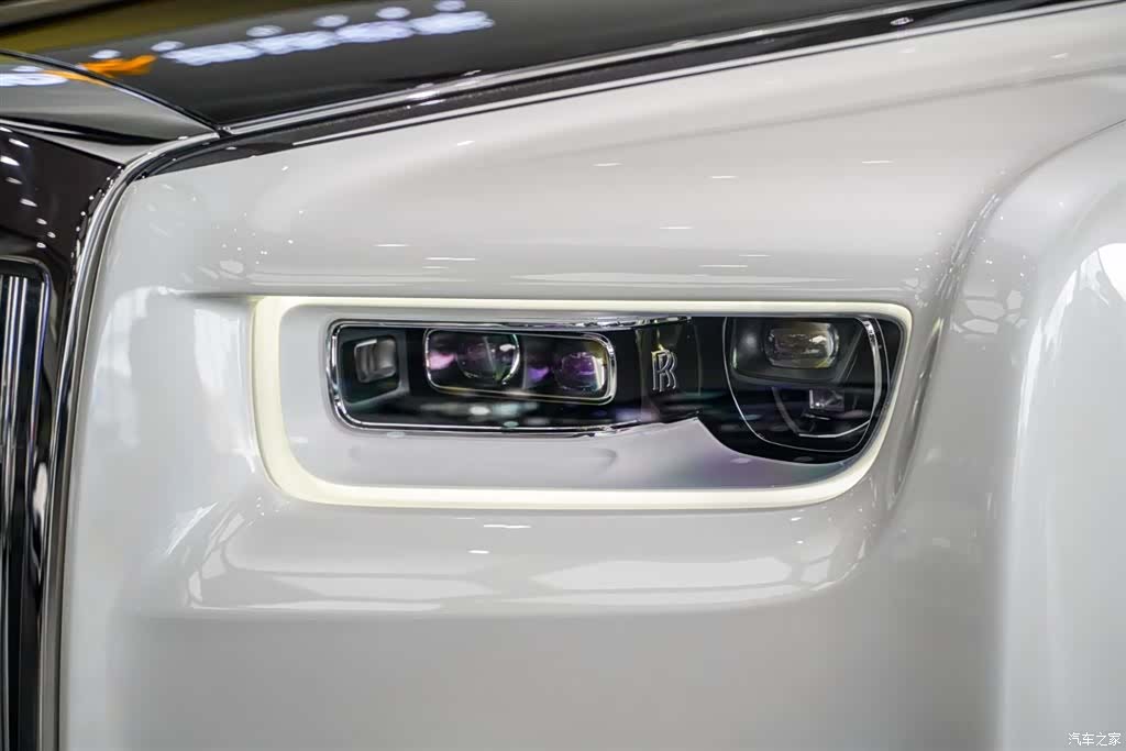 Rolls-Royce Phantom, 2019 все фото