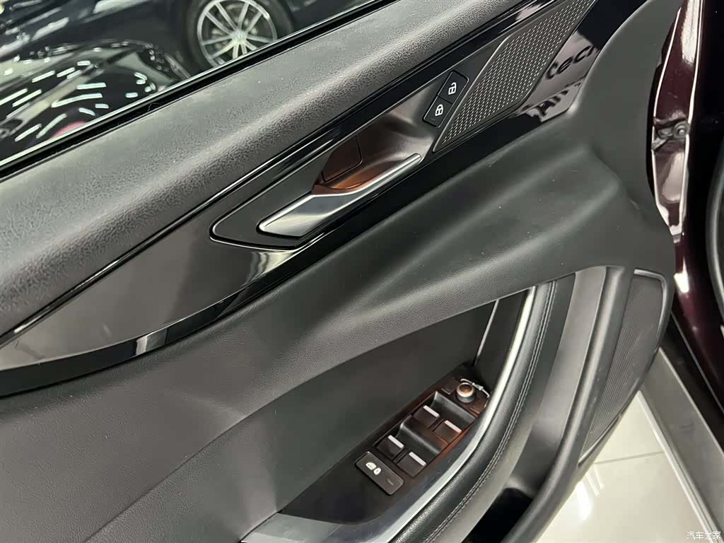Land Rover XEL, 2021 14
