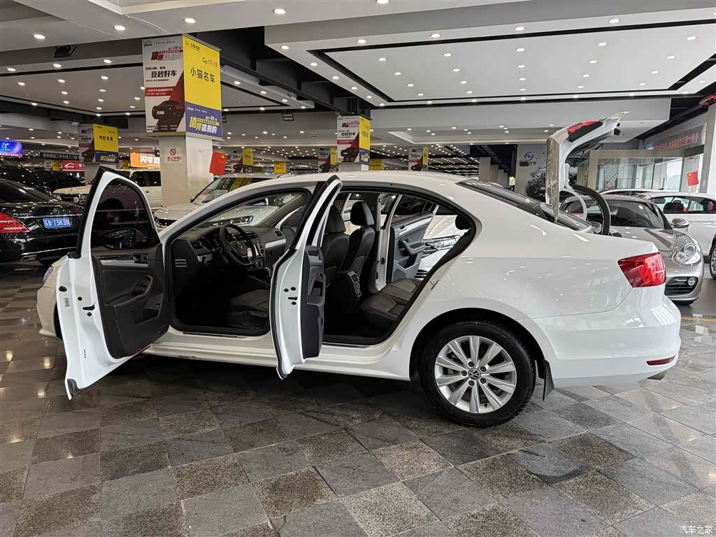 Volkswagen Sagitar, 2015 26