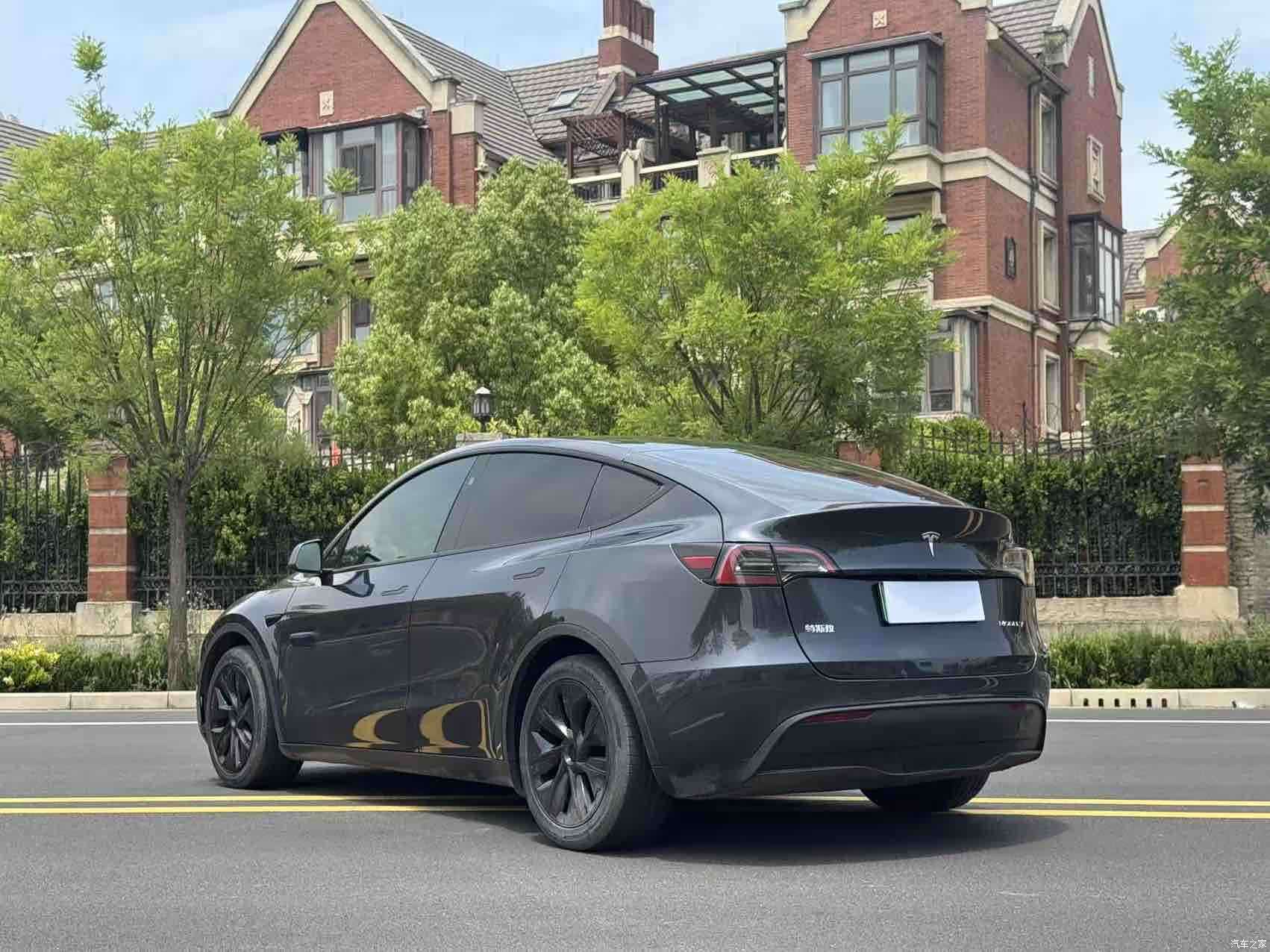 Tesla Model Y, 2024 7