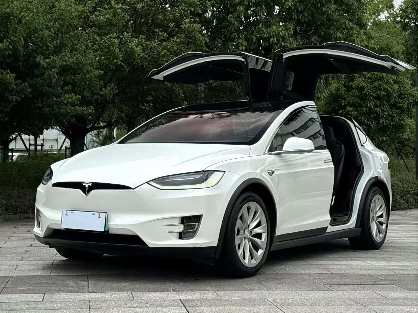 Tesla Model X, 2017 1
