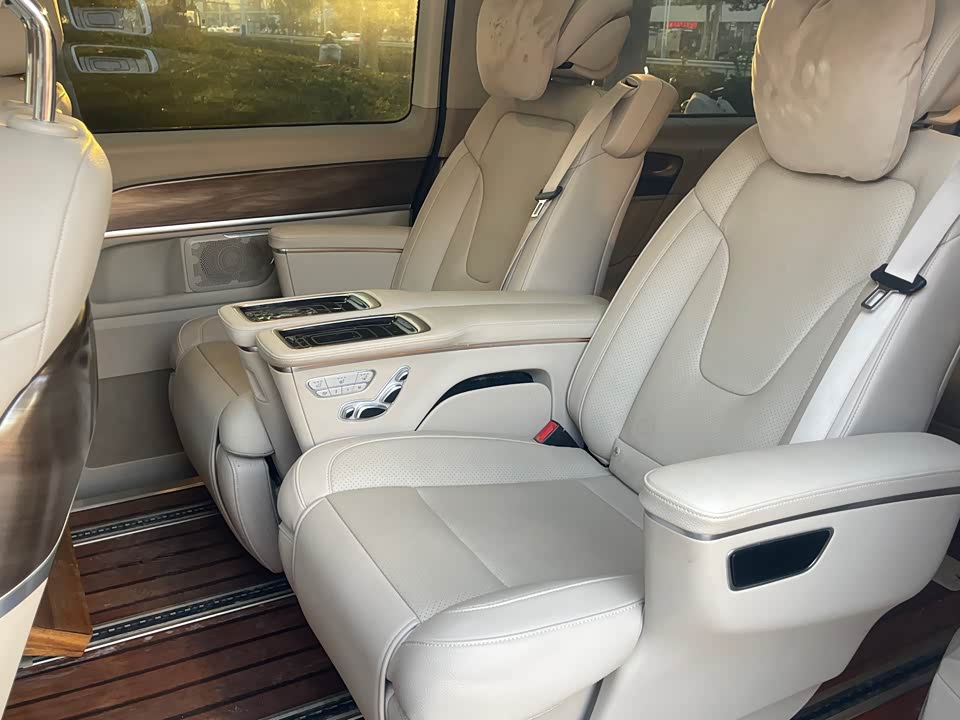 Mercedes-Benz V-class