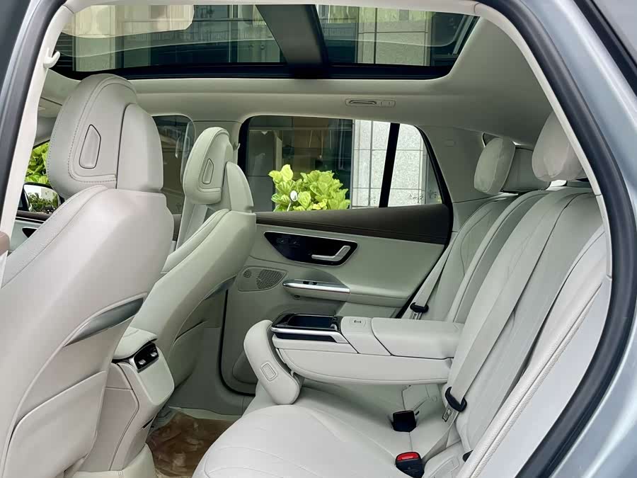 Mercedes-Benz EQE SUV 2023, фото 4