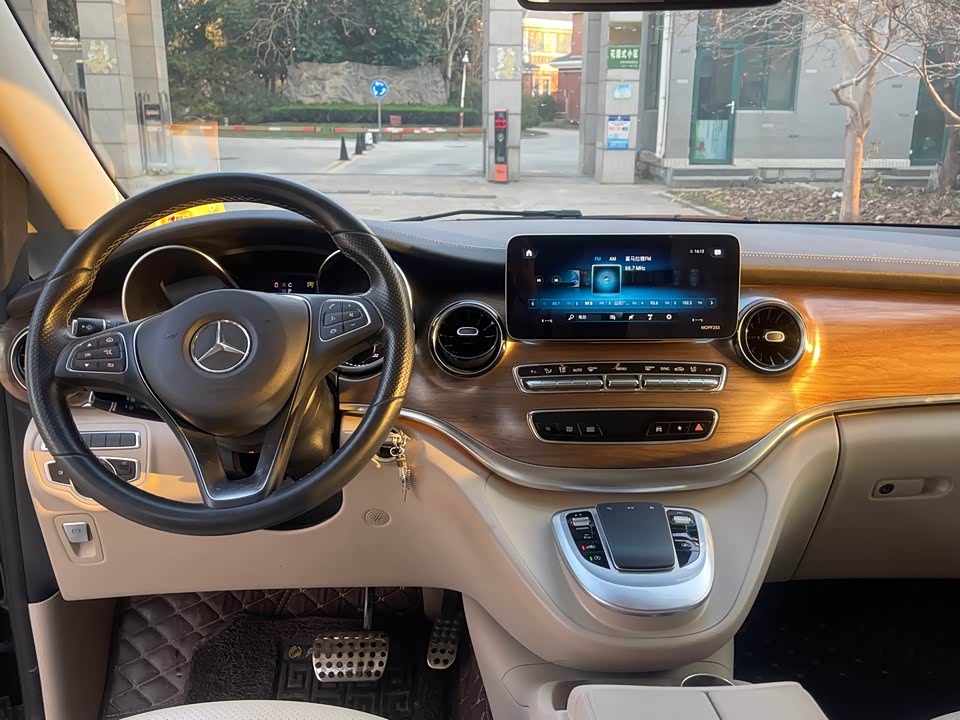 Mercedes-Benz V-class