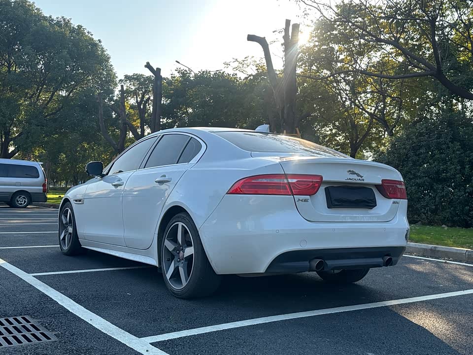 Jaguar XE
