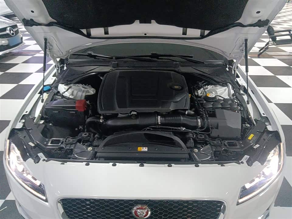 Jaguar XFL