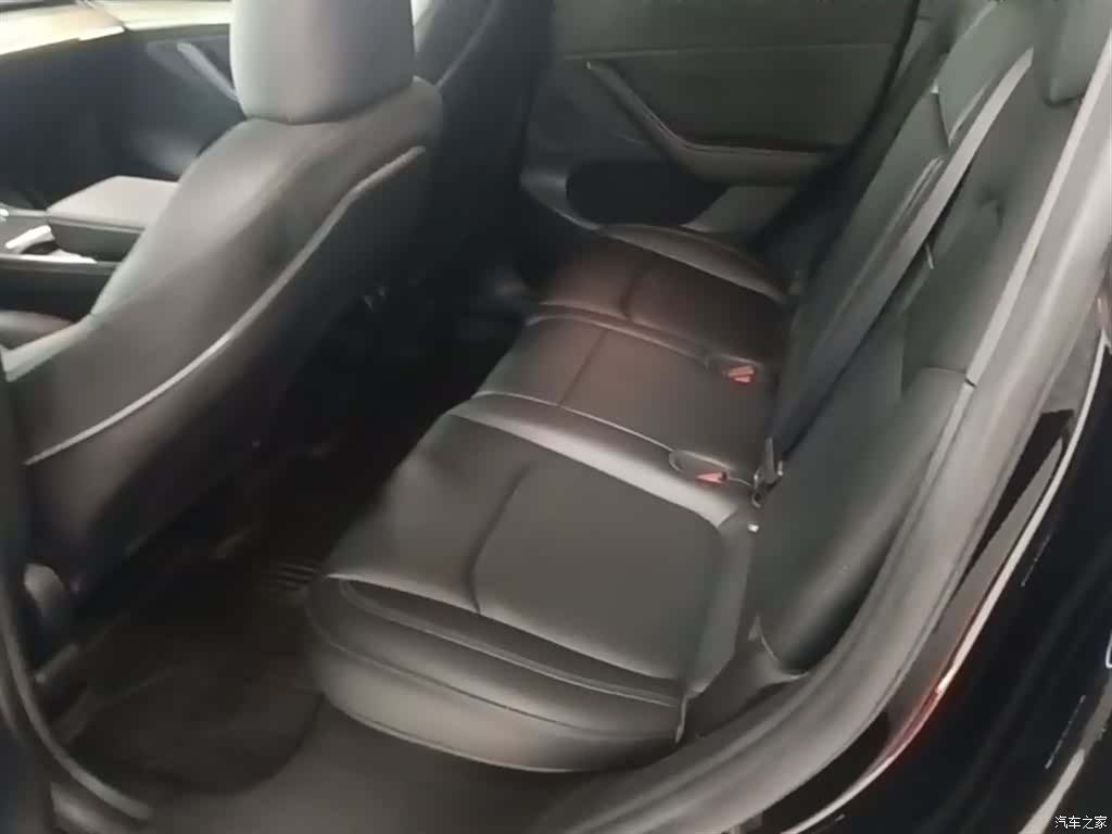 Tesla Model Y, 2023 17