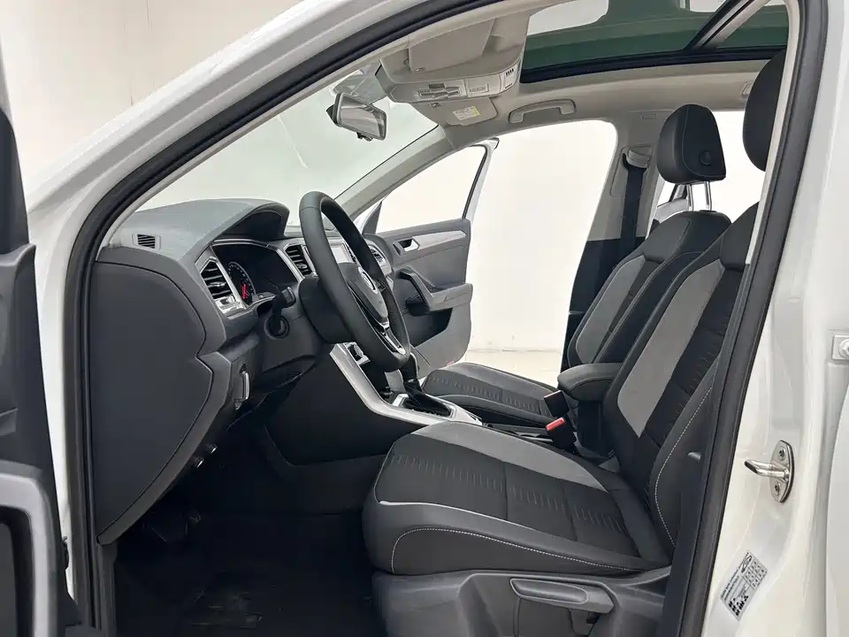 Volkswagen T-ROC exploring Songs Volkswagen T-ROC exploring Songs
