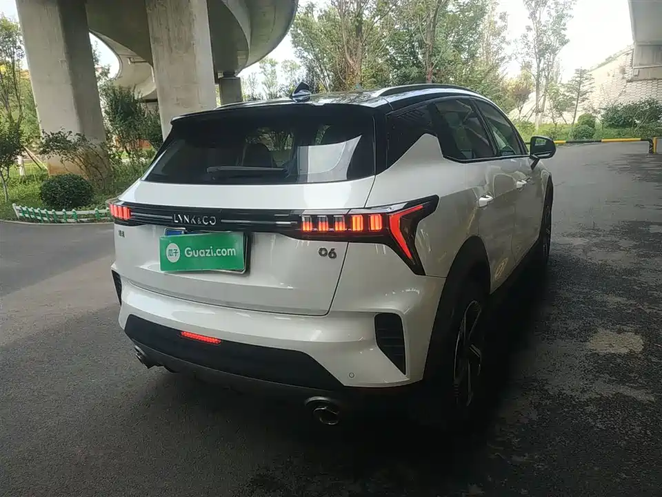 Lynk & Co 06