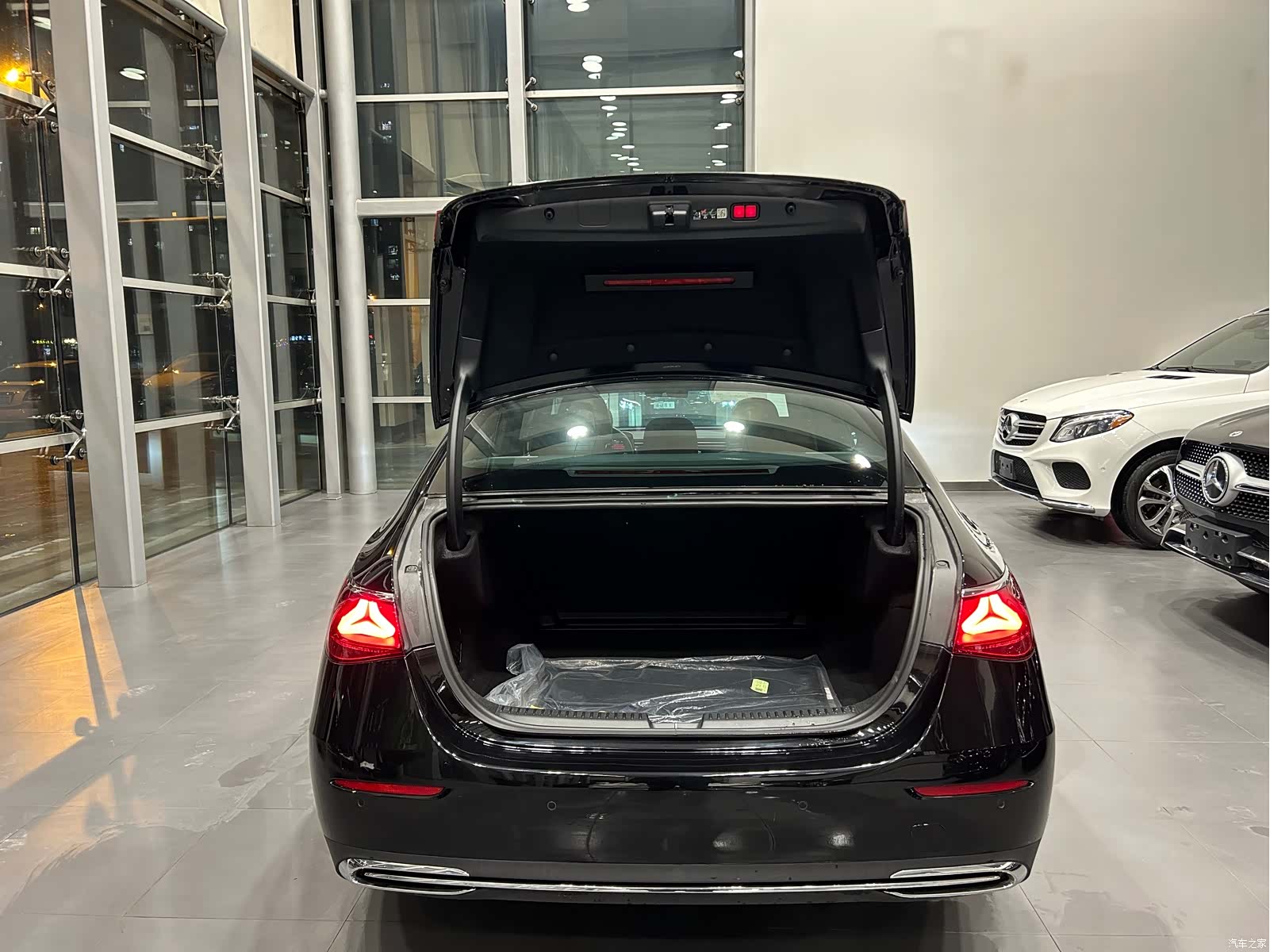 Mercedes-Benz E-Class, 2024 21