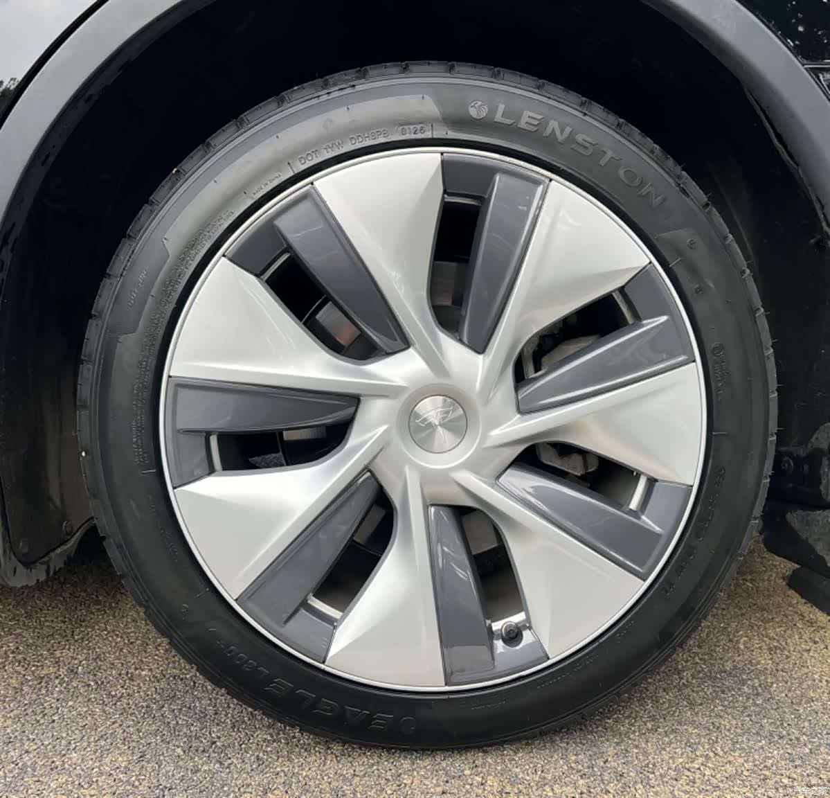 Tesla Model Y, 2023 13