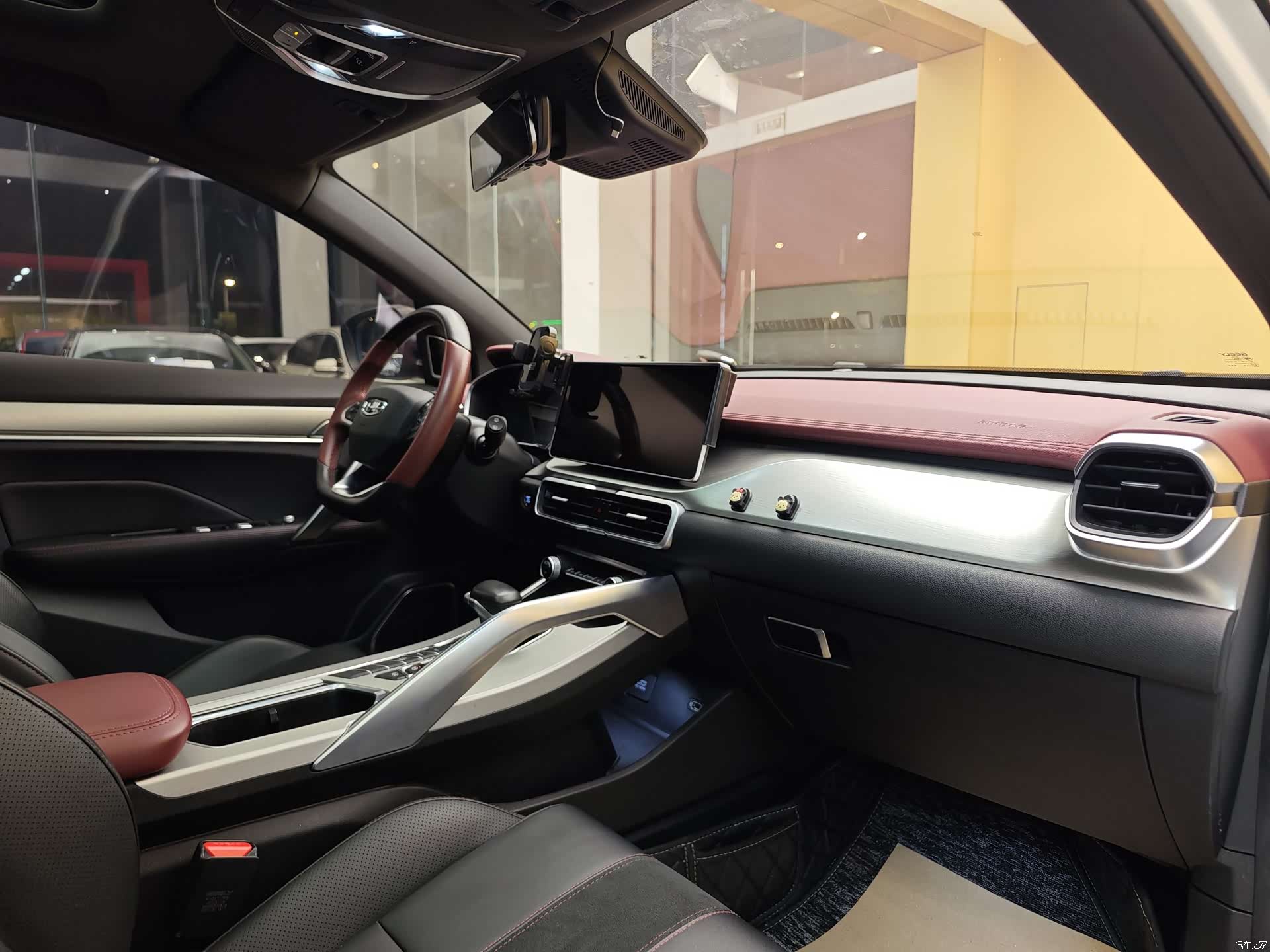 Geely Coolray, 2021 32