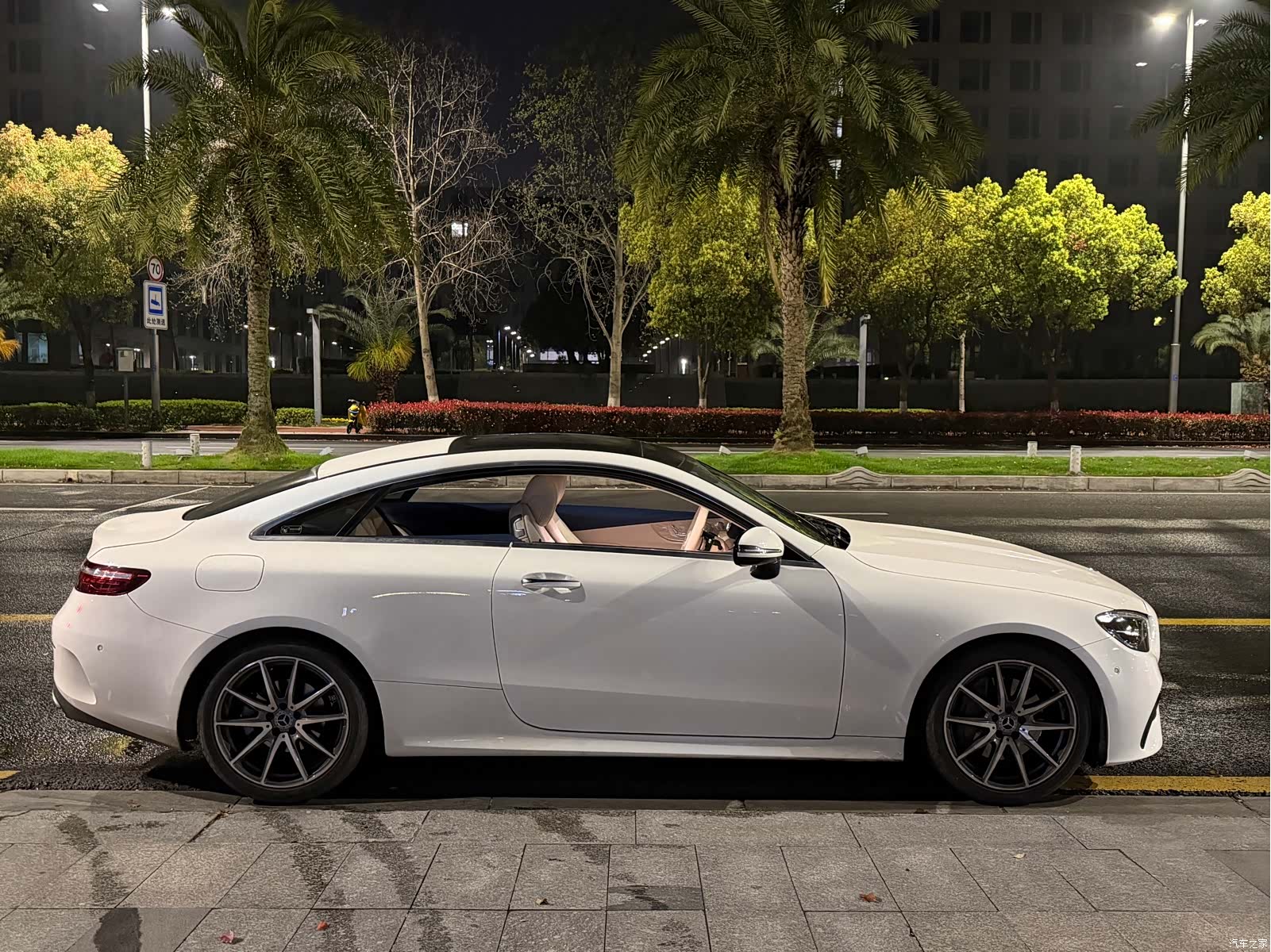 Mercedes-Benz E-Class, 2023 4
