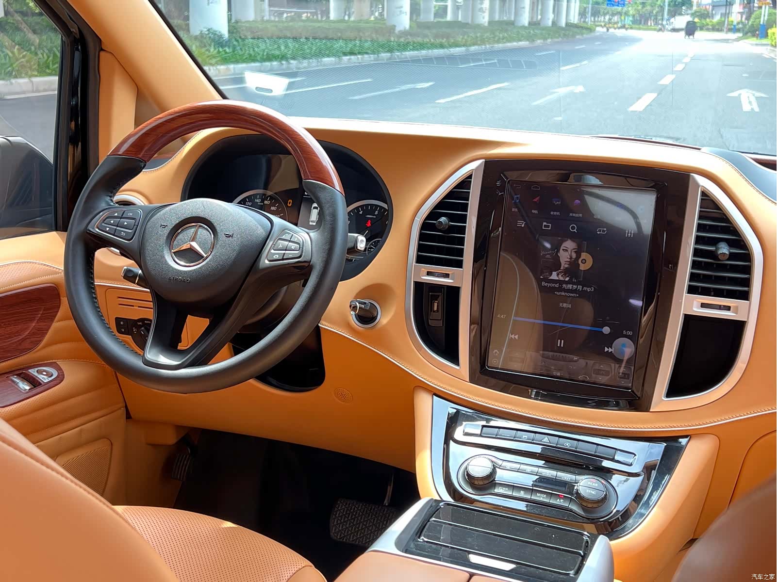 Mercedes-Benz 7, 2021 9