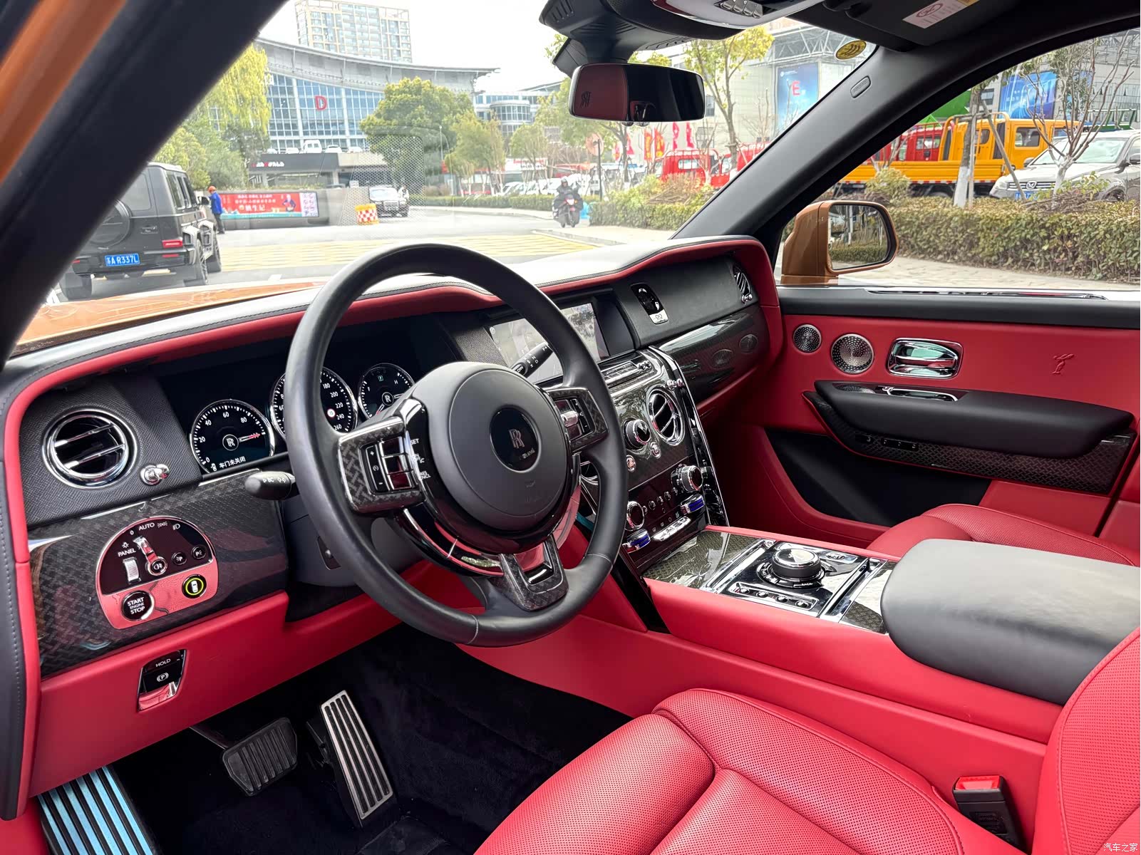 Rolls-Royce Cullinan, 2021 все фото