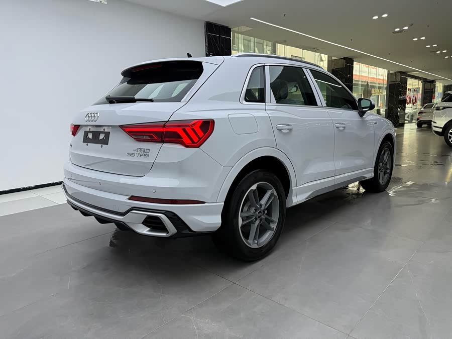 Audi Q3 2024, фото 4