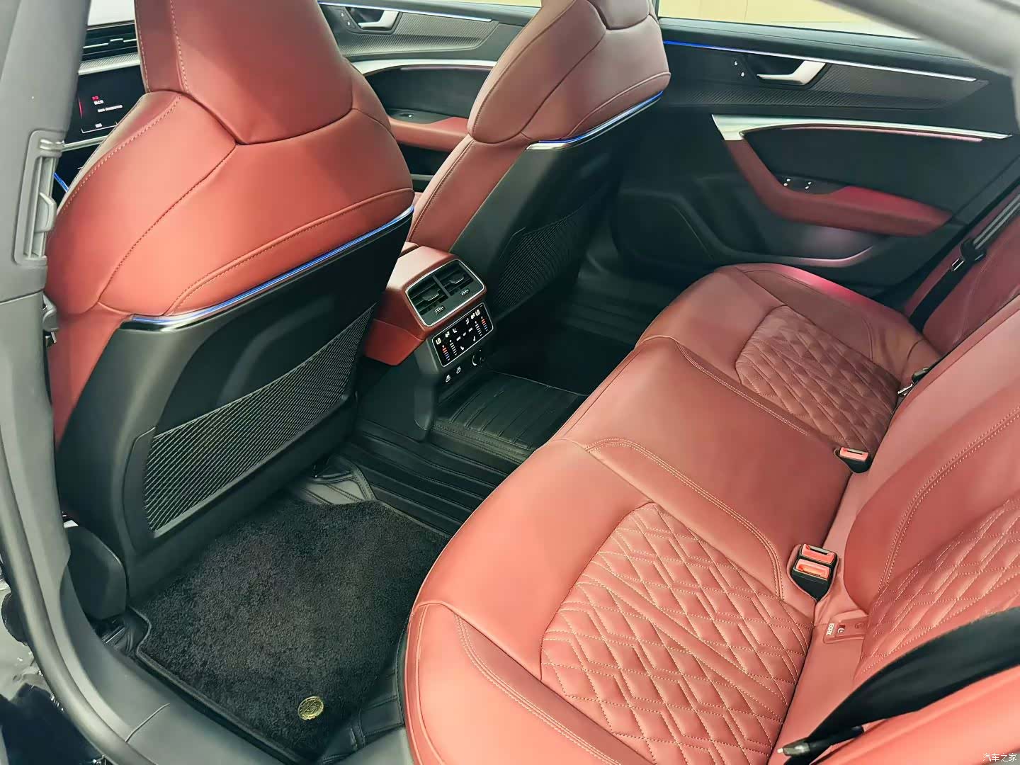 Audi A7L, 2023 все фото