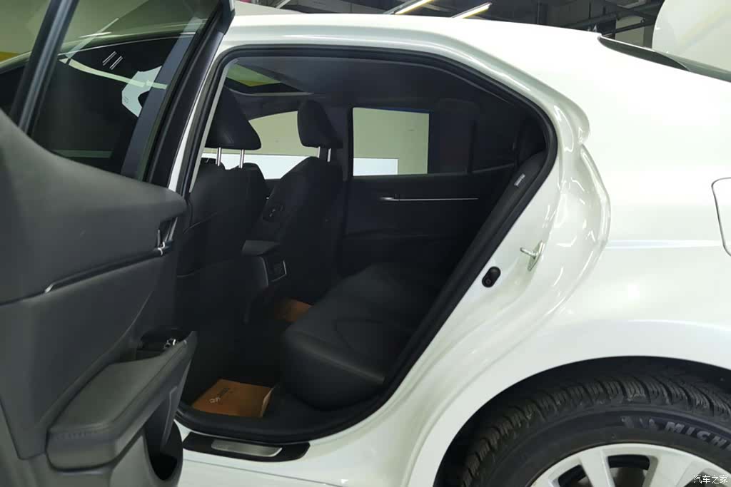 Toyota Camry, 2023 11