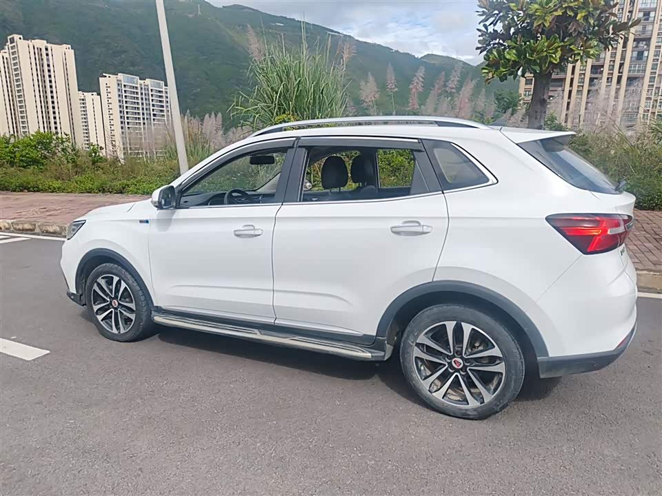 Roewe RX3