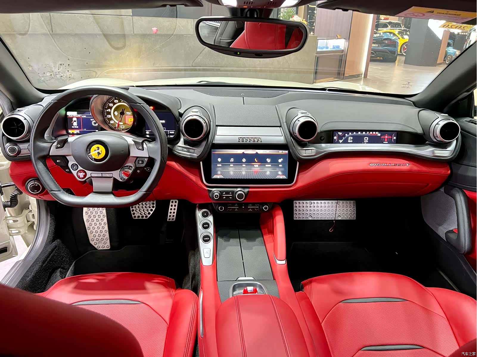 Ferrari GTC4Lus, 2018 15