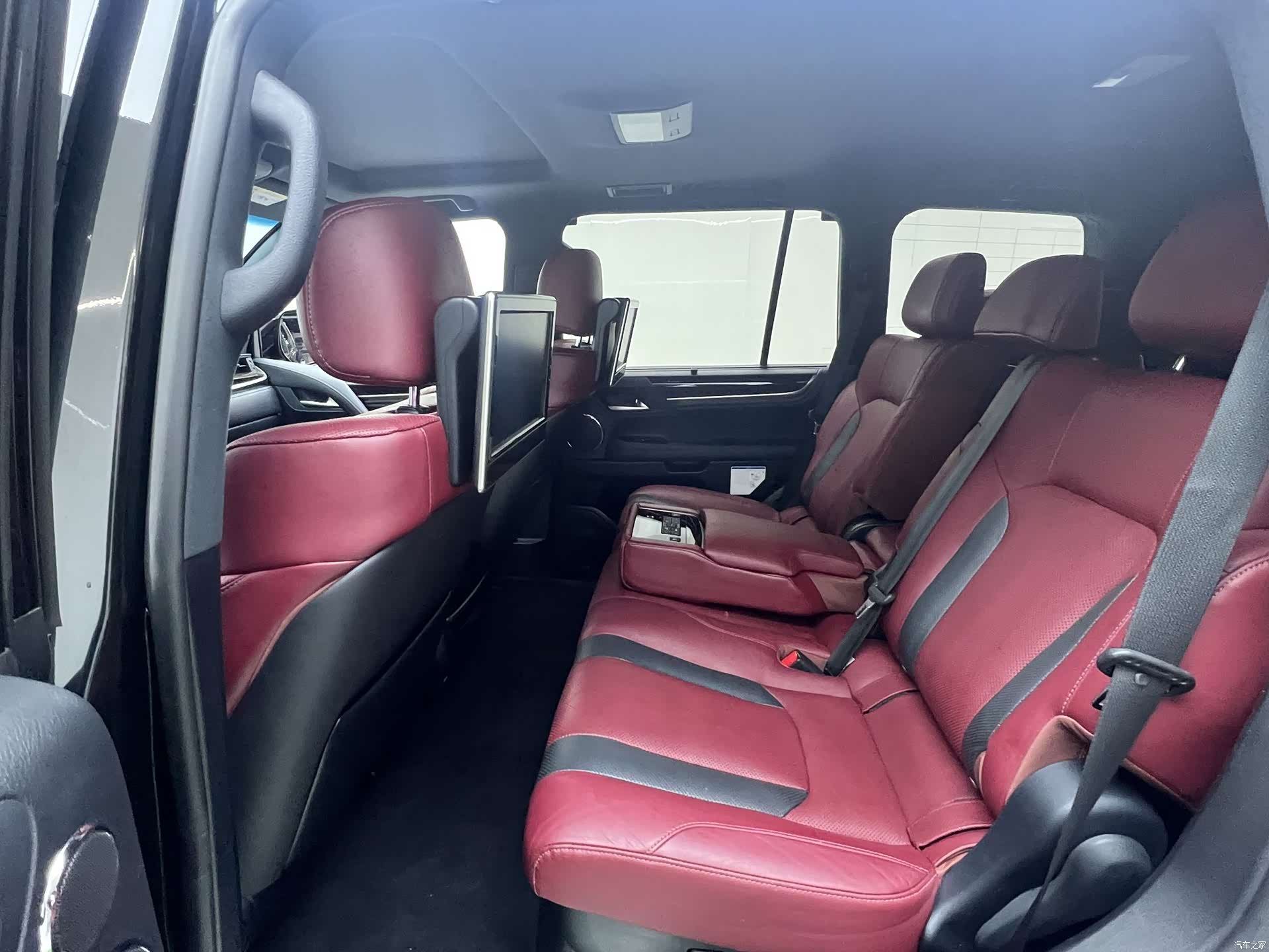 Lexus LX, 2019 25