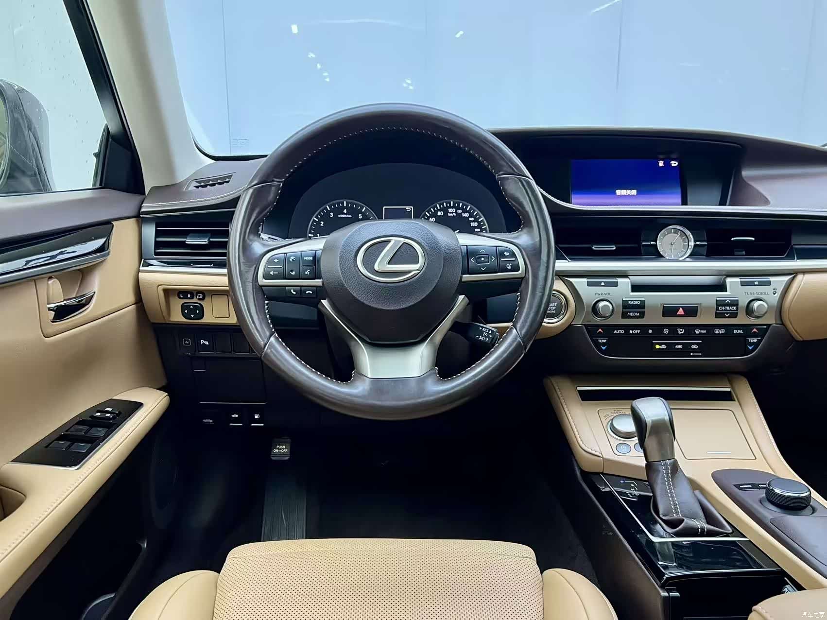 Lexus ES, 2018 12