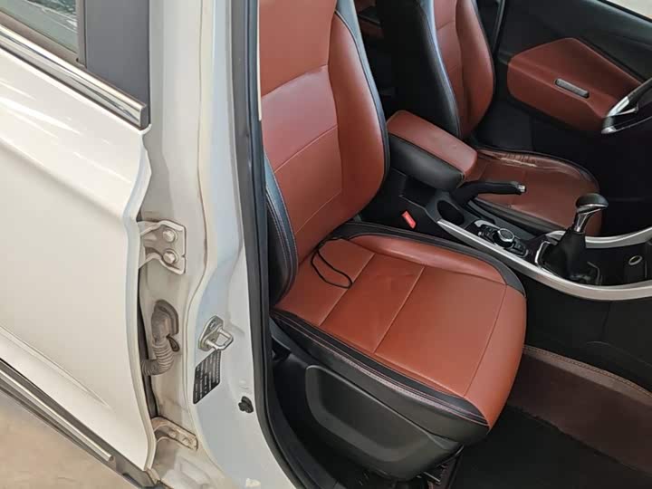 BAIC Huansu S3 2016 S3 L 1.5L МКПП zun xiang xing