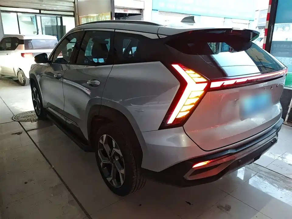 Geely Atlas L