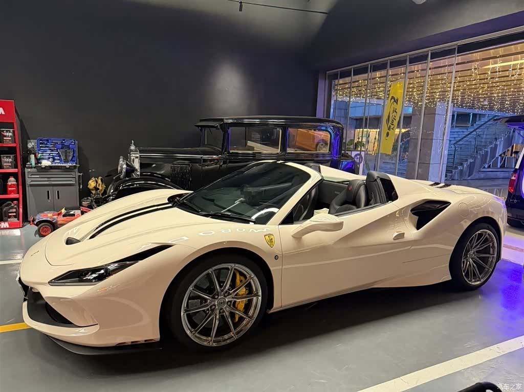 Ferrari F8, 2021 13
