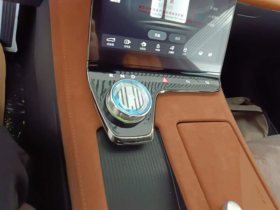 VOYAH Lantu chasing light