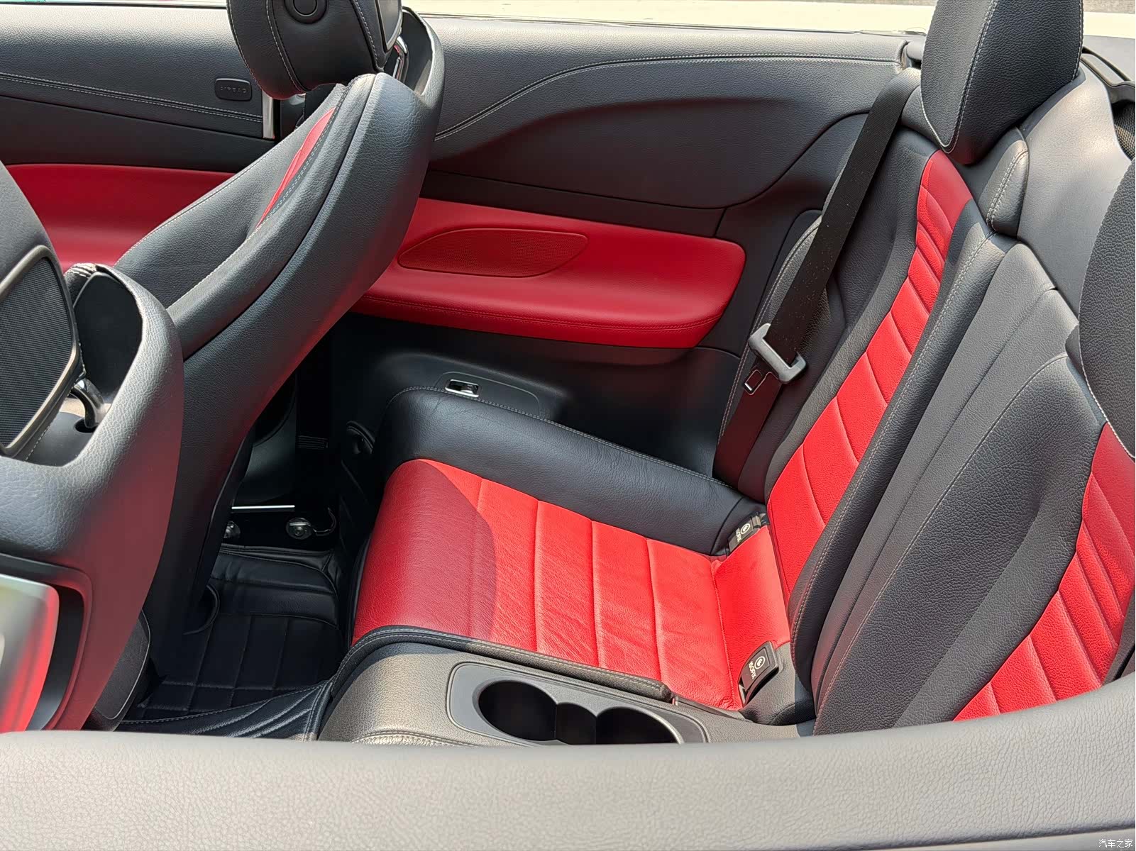 Mercedes-Benz E-Class, 2022 11
